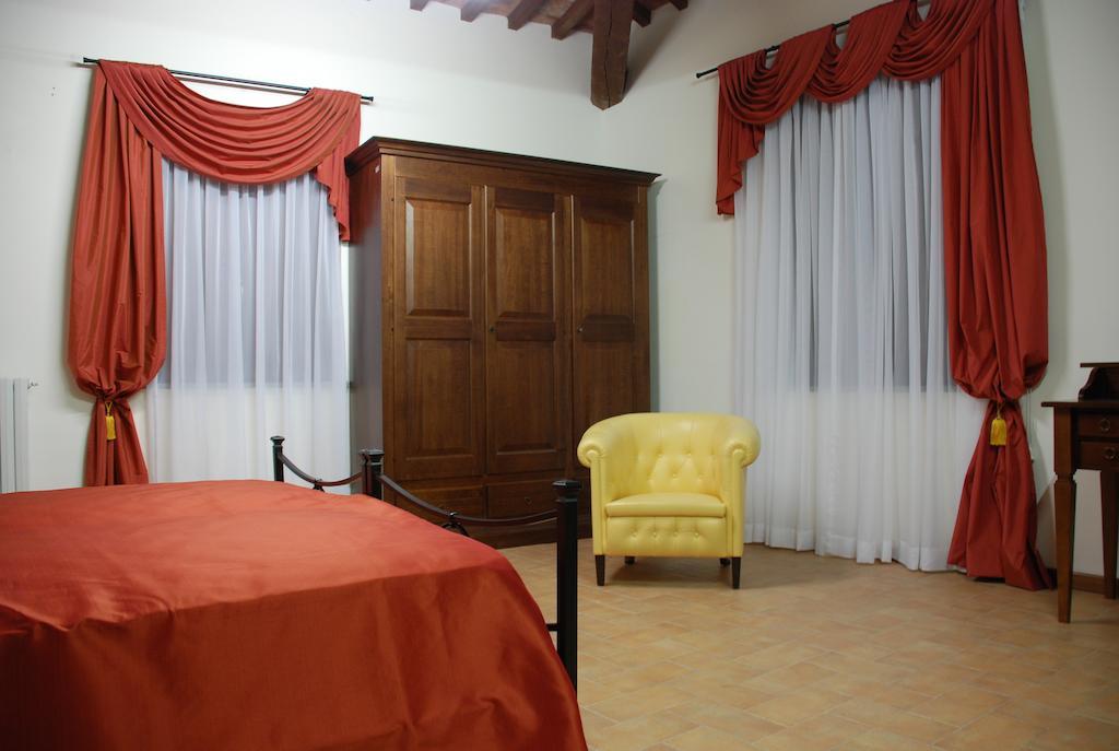 Palazzo Bonfranceschi Bed & Breakfast Belforte del Chienti Room photo